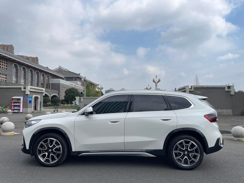 BMW X1 2025 — фото автомобиля 1