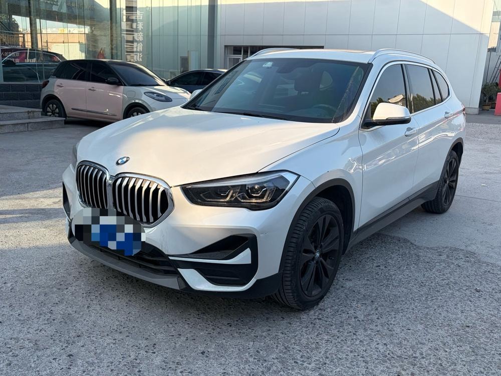 BMW X1 2021 — фото автомобиля 1