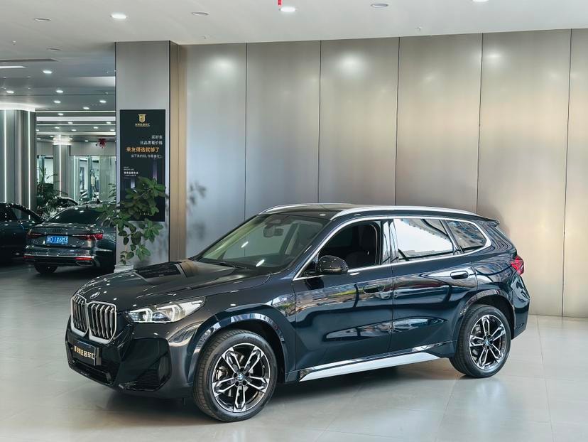 BMW X1 2023 — фото автомобиля 1