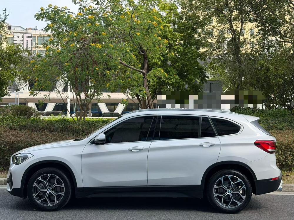 BMW X1 2021 — фото автомобиля