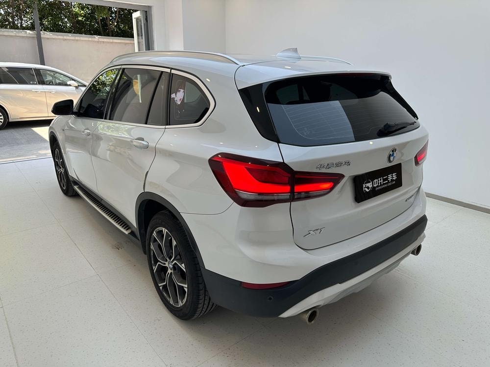 BMW X1 2021 — фото автомобиля