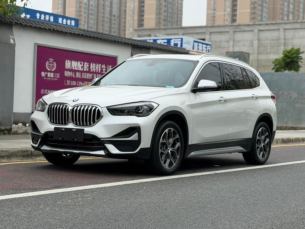BMW X1 2022 — фото автомобиля