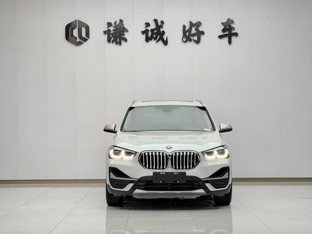 BMW X1 2022 — фото автомобиля