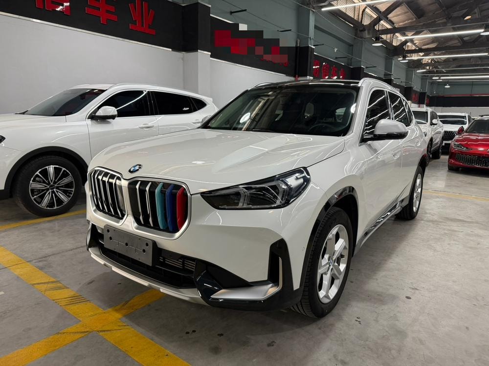 BMW X1 2023 — фото автомобиля