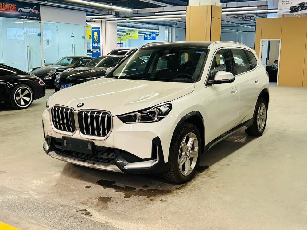 BMW X1 2023 — фото автомобиля