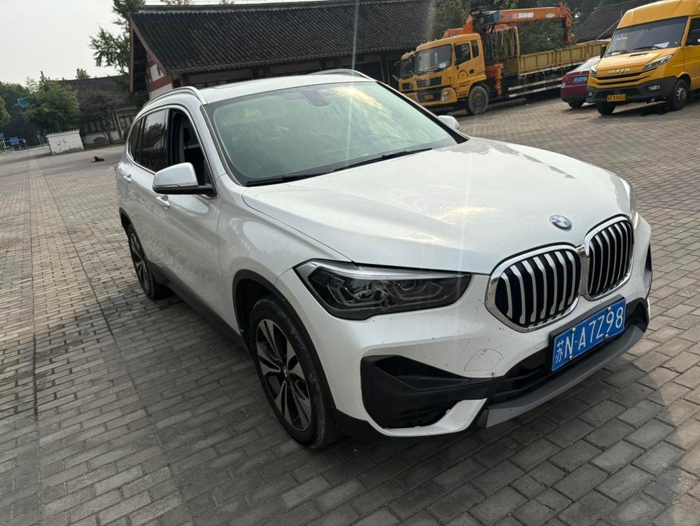 BMW X1 2021 — фото автомобиля