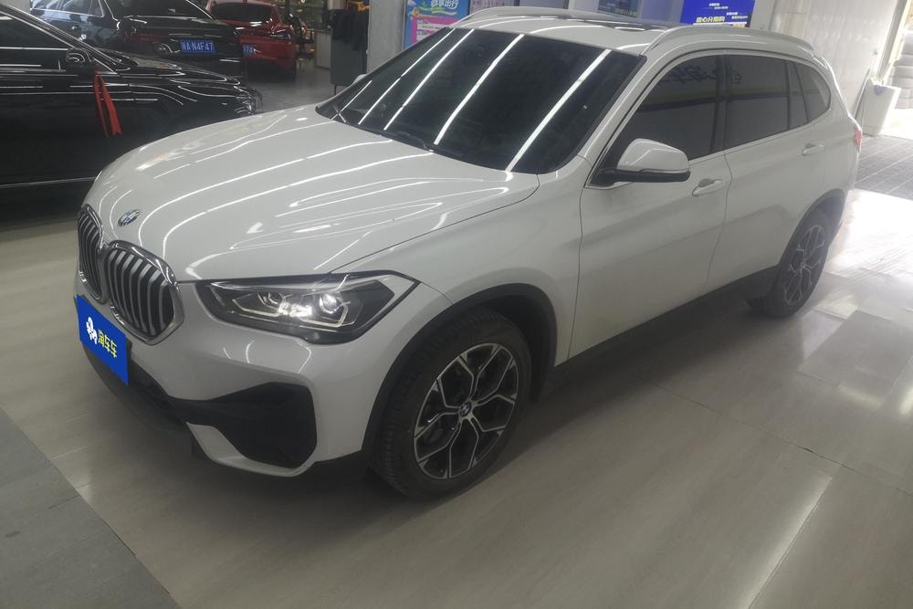 BMW X1 2022 — фото автомобиля