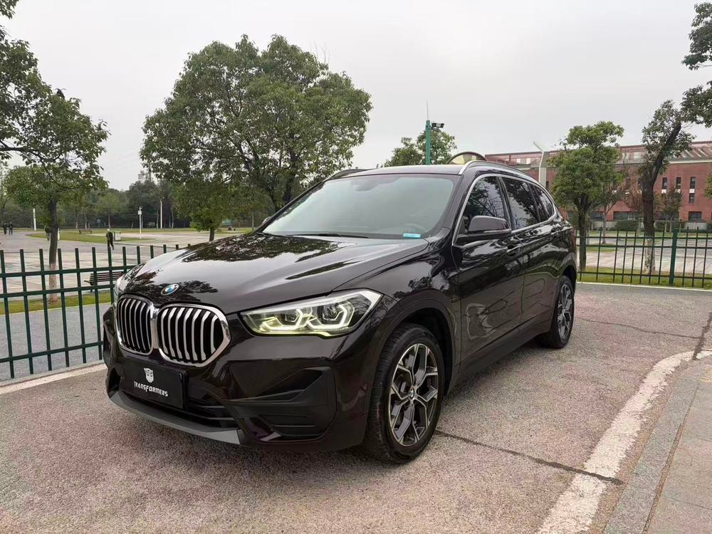 BMW X1 2021 — фото автомобиля