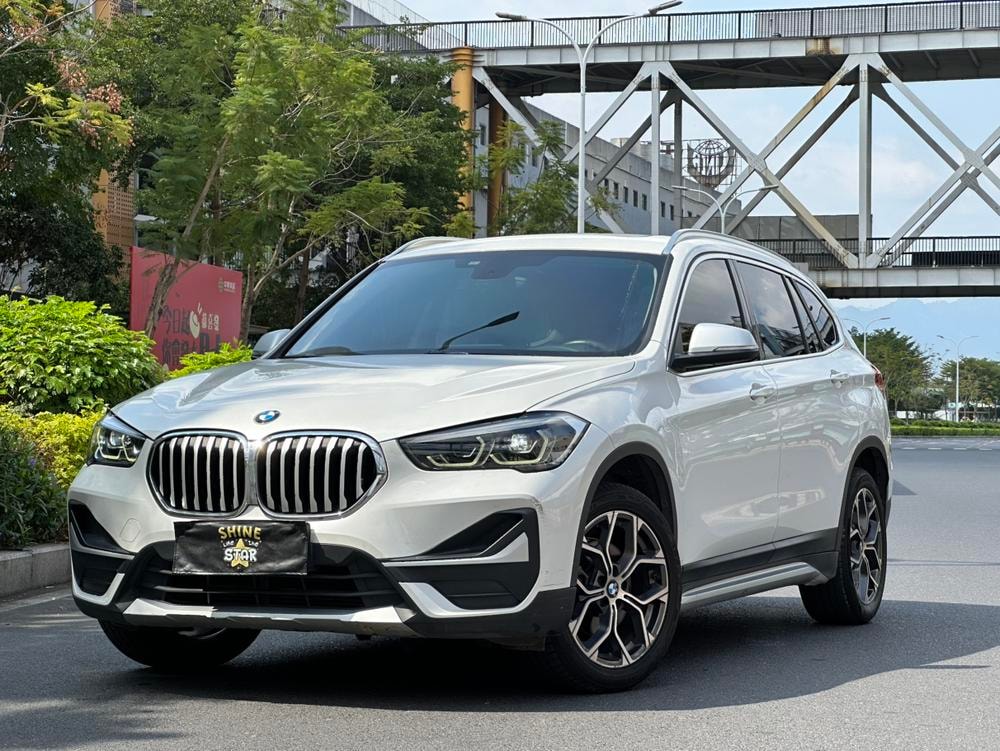 BMW X1 2021 — фото автомобиля 1