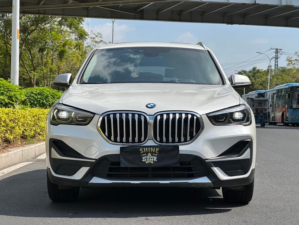BMW X1 2021 — фото автомобиля