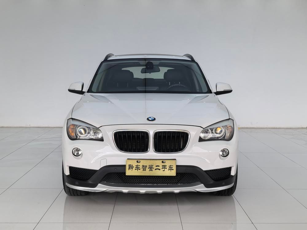 BMW X1 2015 — фото автомобиля 1