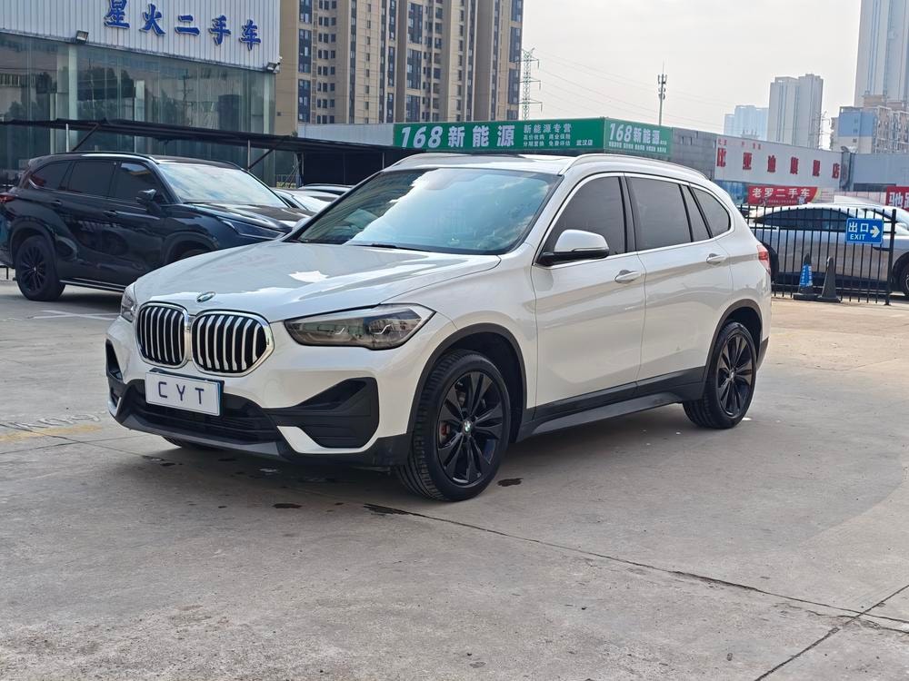 BMW X1 2021 — фото автомобиля