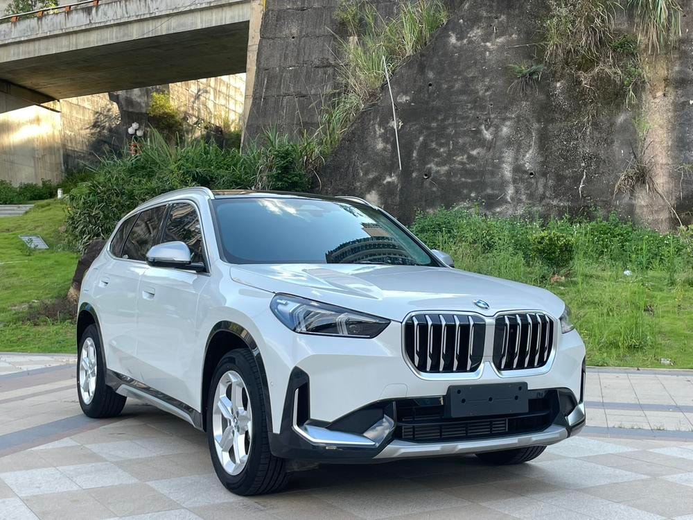 BMW X1 2023 — фото автомобиля