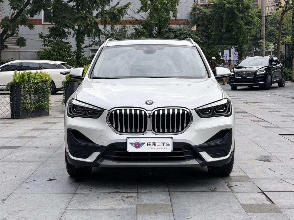 BMW X1 2021 — фото автомобиля