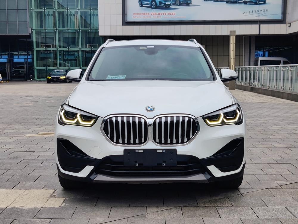 BMW X1 2021 — фото автомобиля