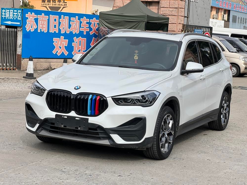 BMW X1 2021 — фото автомобиля 1