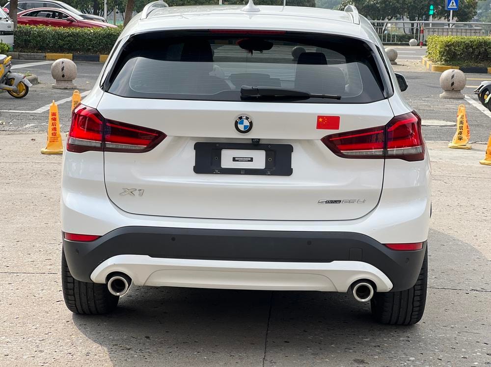 BMW X1 2021 — фото автомобиля
