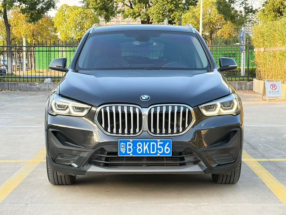 BMW X1 2021 — фото автомобиля