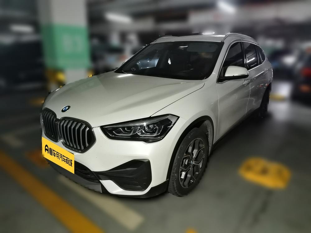 BMW X1 2022 — фото автомобиля
