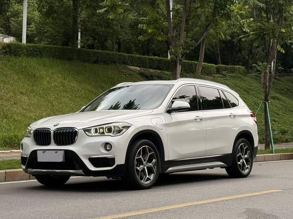 BMW X1 PHEV 2018 — фото автомобиля