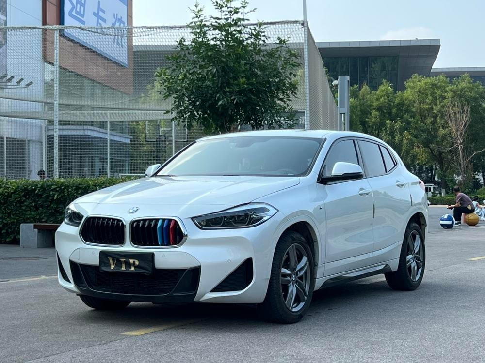 BMW X2 2021 — фото автомобиля 1