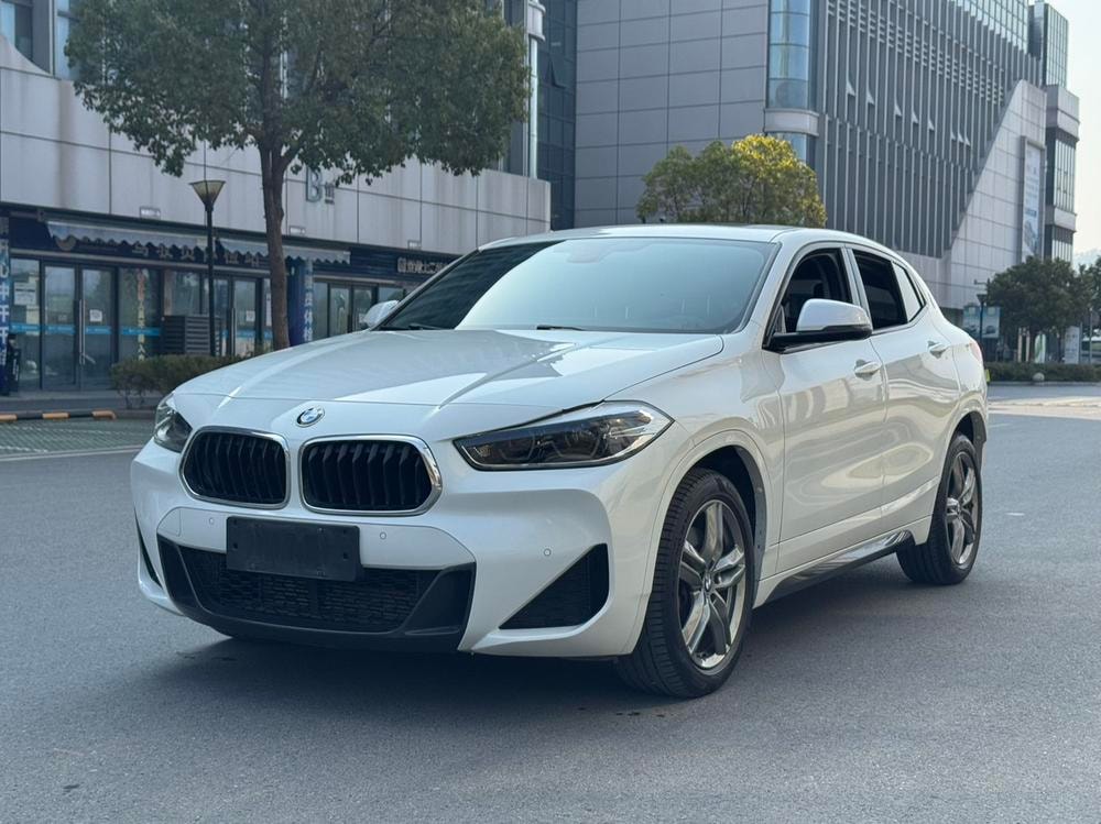 BMW X2 2021 — фото автомобиля 1