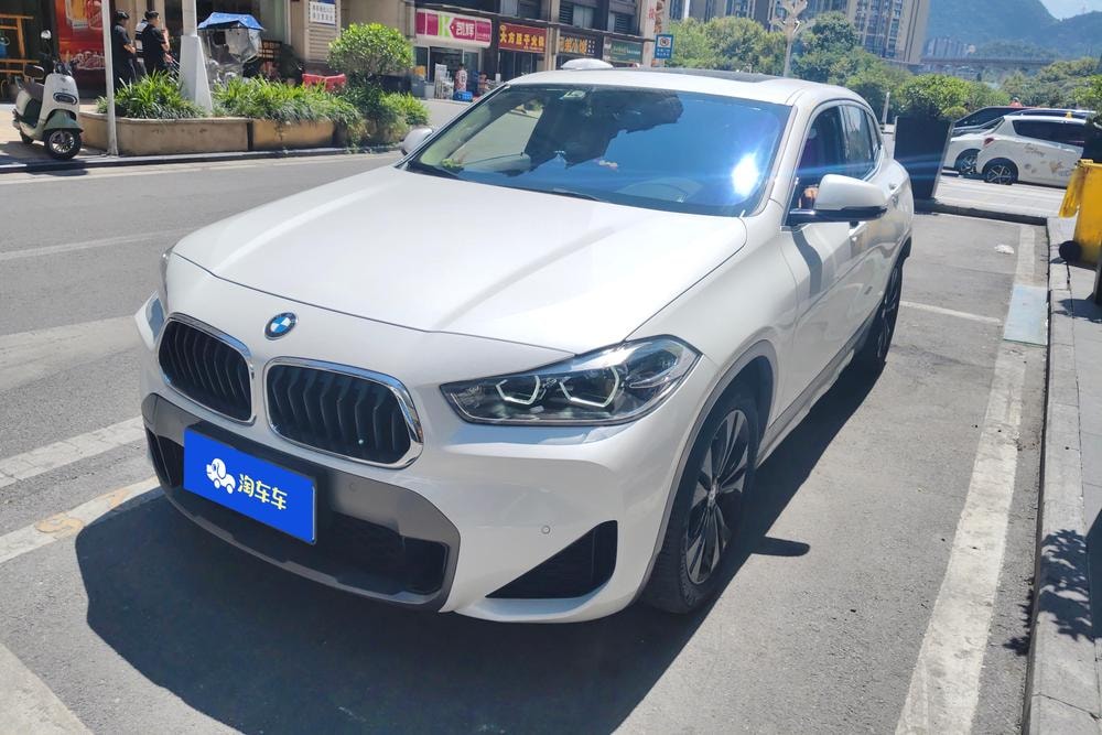 BMW X2 2021 — фото автомобиля 1