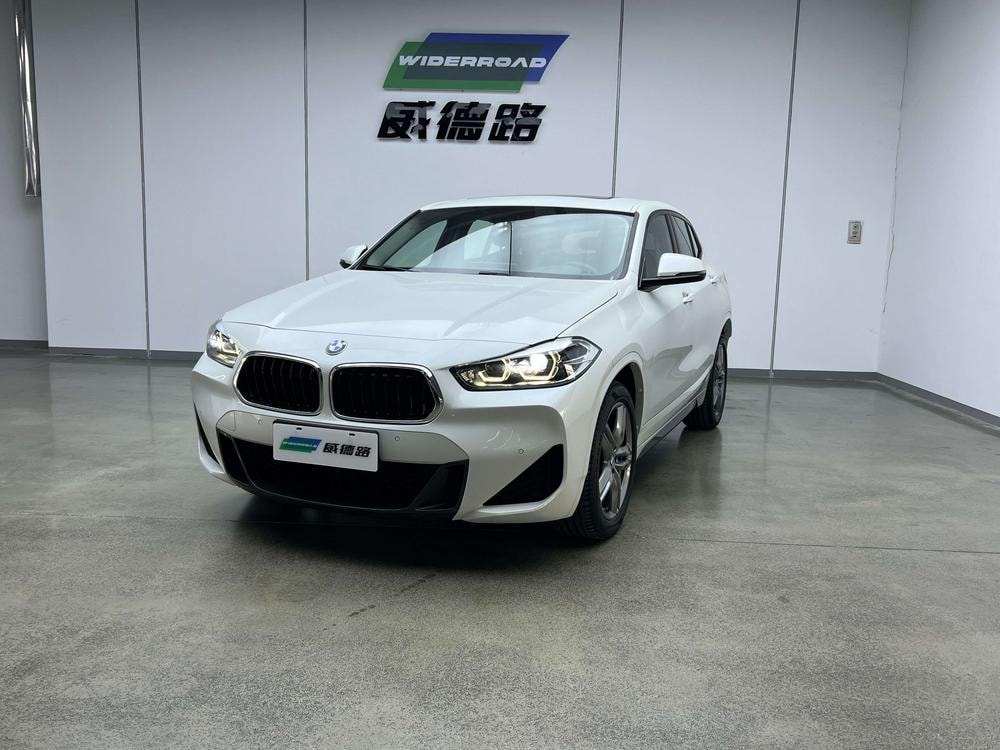 BMW X2 2021 — фото автомобиля 1