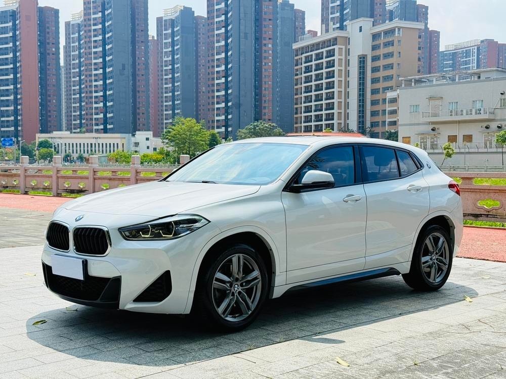 BMW X2 2021 — фото автомобиля 1