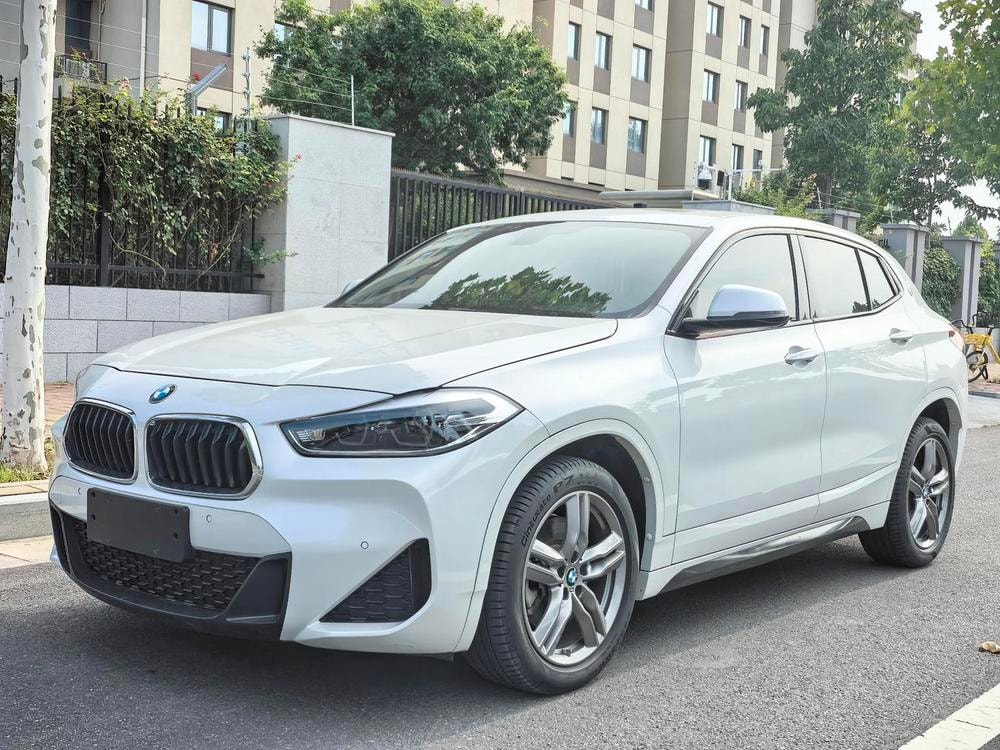 BMW X2 2022 — фото автомобиля 1