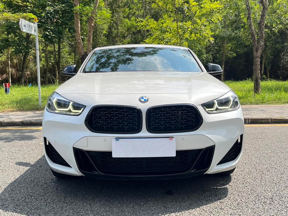 BMW X2 2021 — фото автомобиля 1