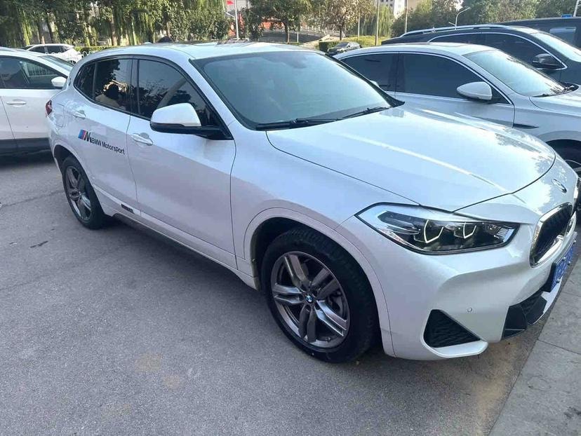 BMW X2 2023 — фото автомобиля 1