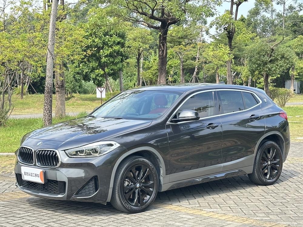BMW X2 2021 — фото автомобиля 1