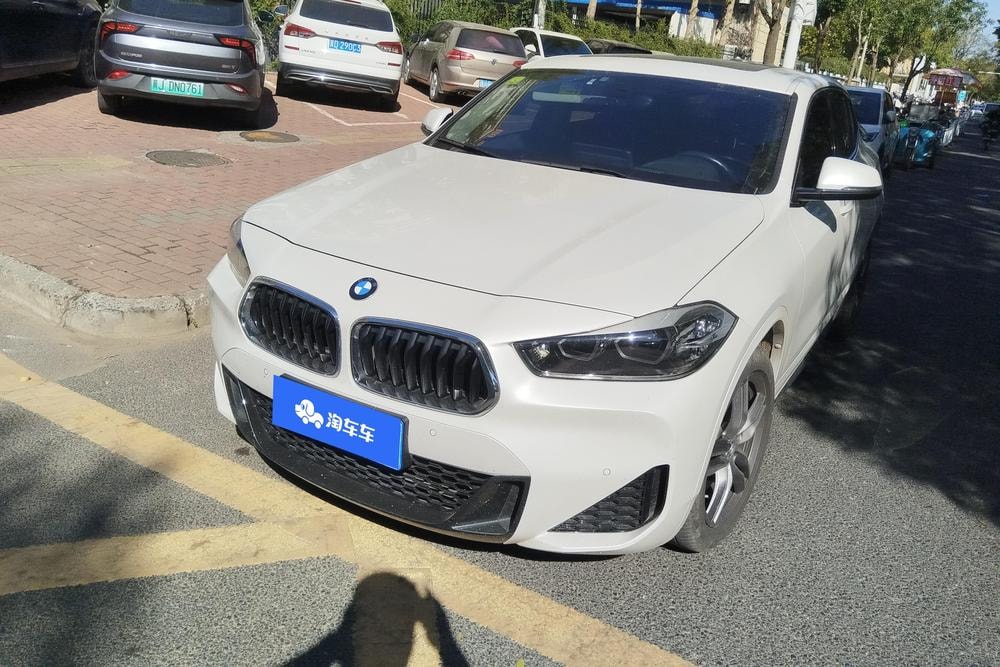 BMW X2 2021 — фото автомобиля 1