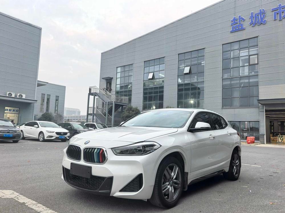 BMW X2 2022 — фото автомобиля 1