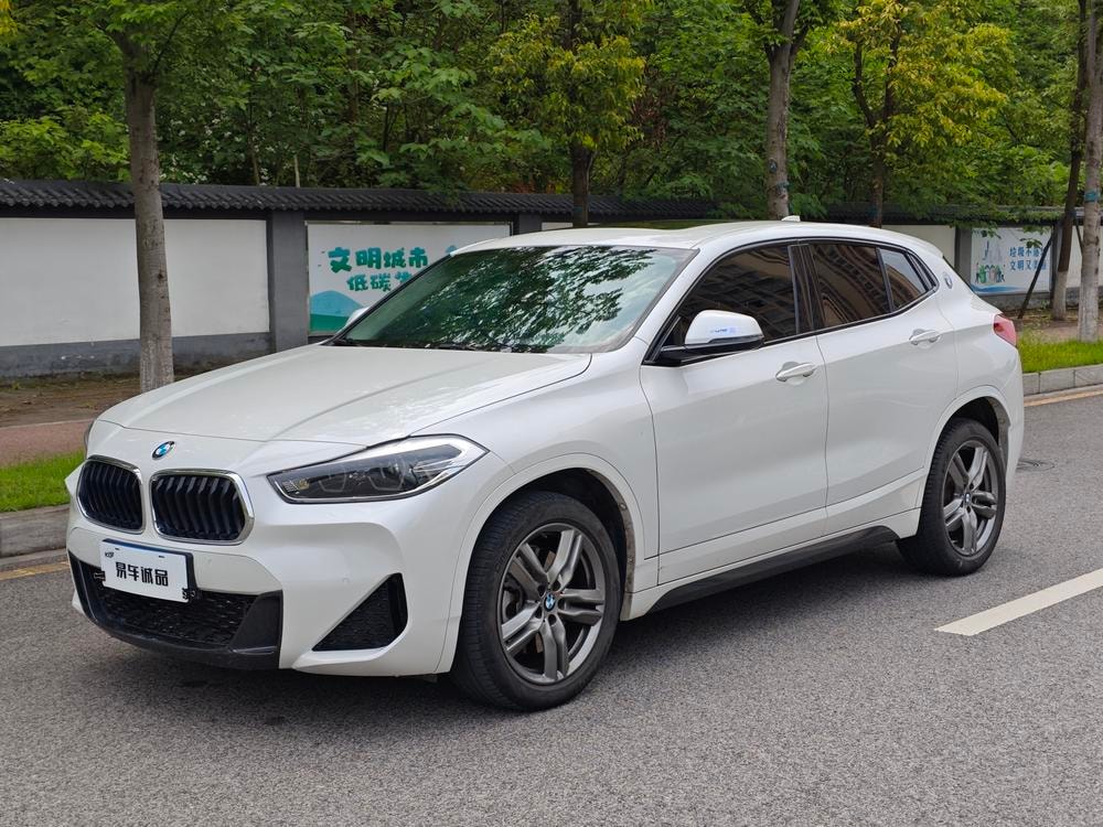 BMW X2 2021 — фото автомобиля