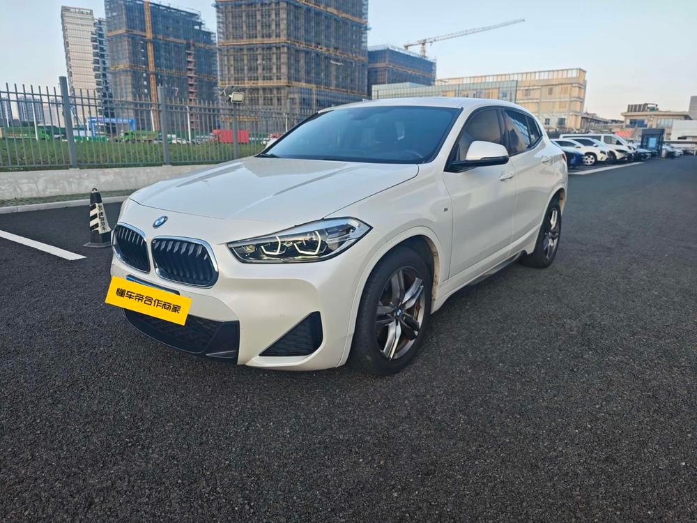 BMW X2 2021 — фото автомобиля 1