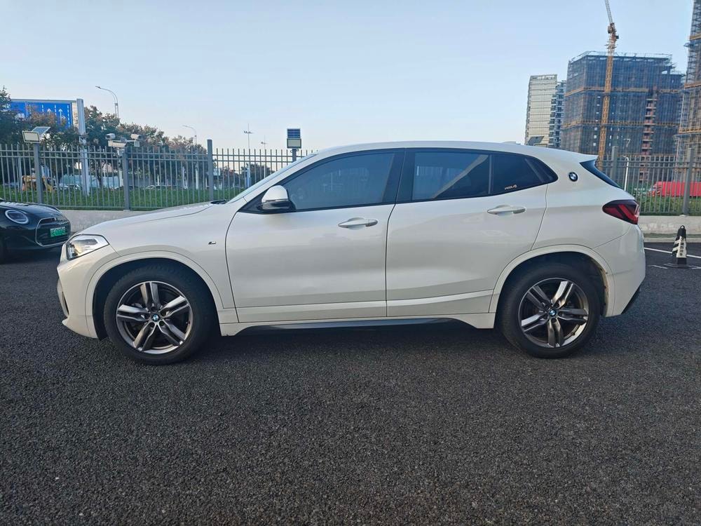 BMW X2 2021 — фото автомобиля