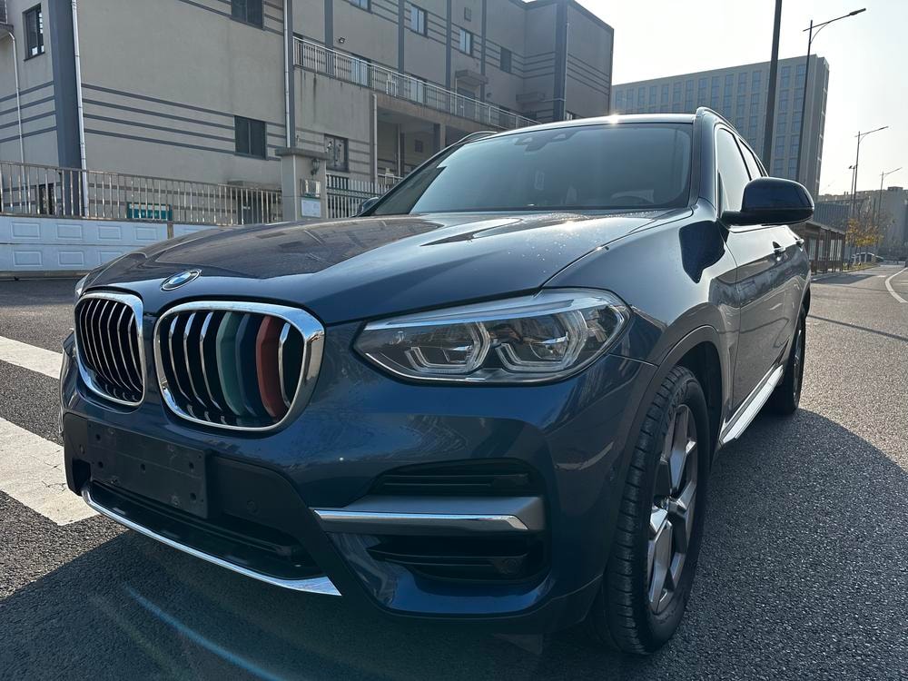 BMW X3 2021 — фото автомобиля 1