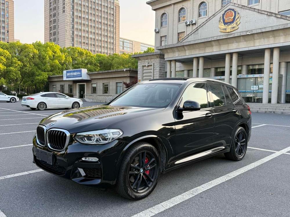 BMW X3 2018 — фото автомобиля