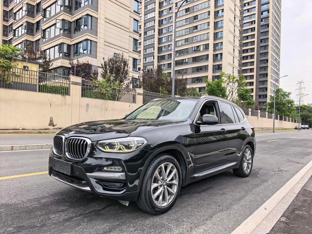 BMW X3 2018 — фото автомобиля