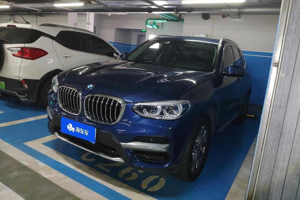 BMW X3 2021 — фото автомобиля