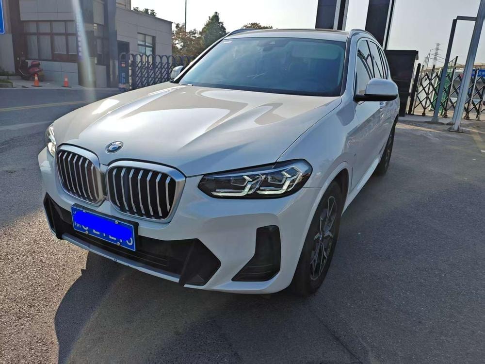 BMW X3 2022 — фото автомобиля 1