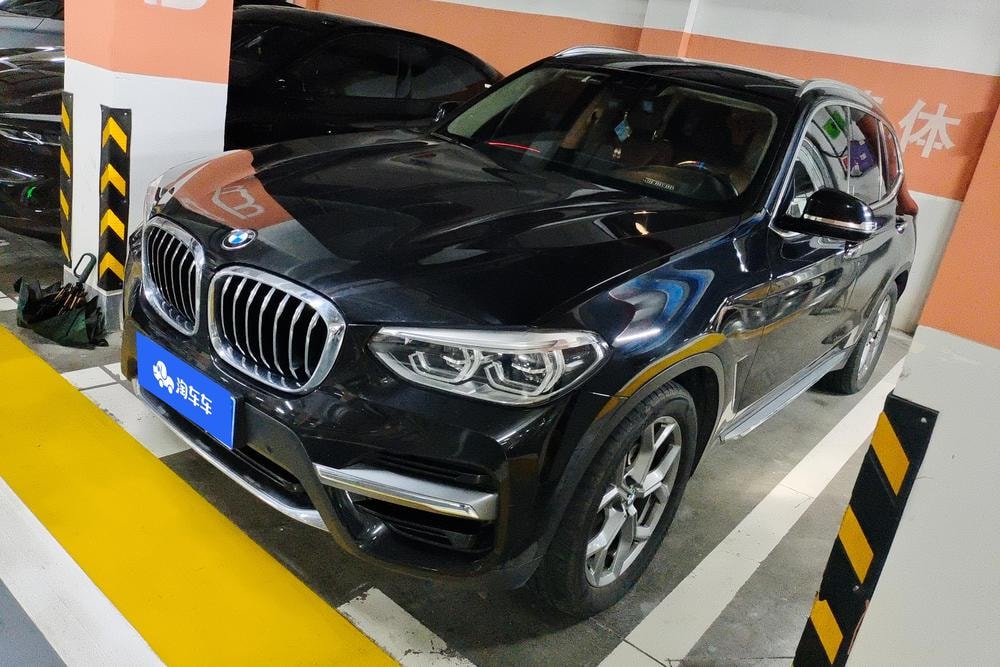 BMW X3 2021 — фото автомобиля