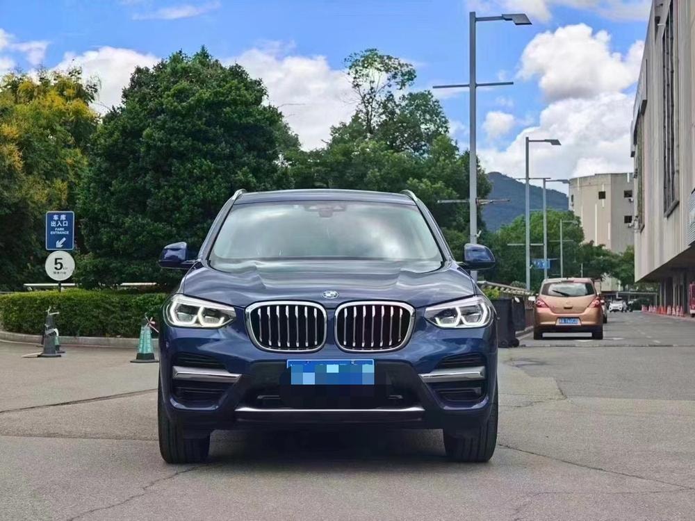 BMW X3 2021 — фото автомобиля 1