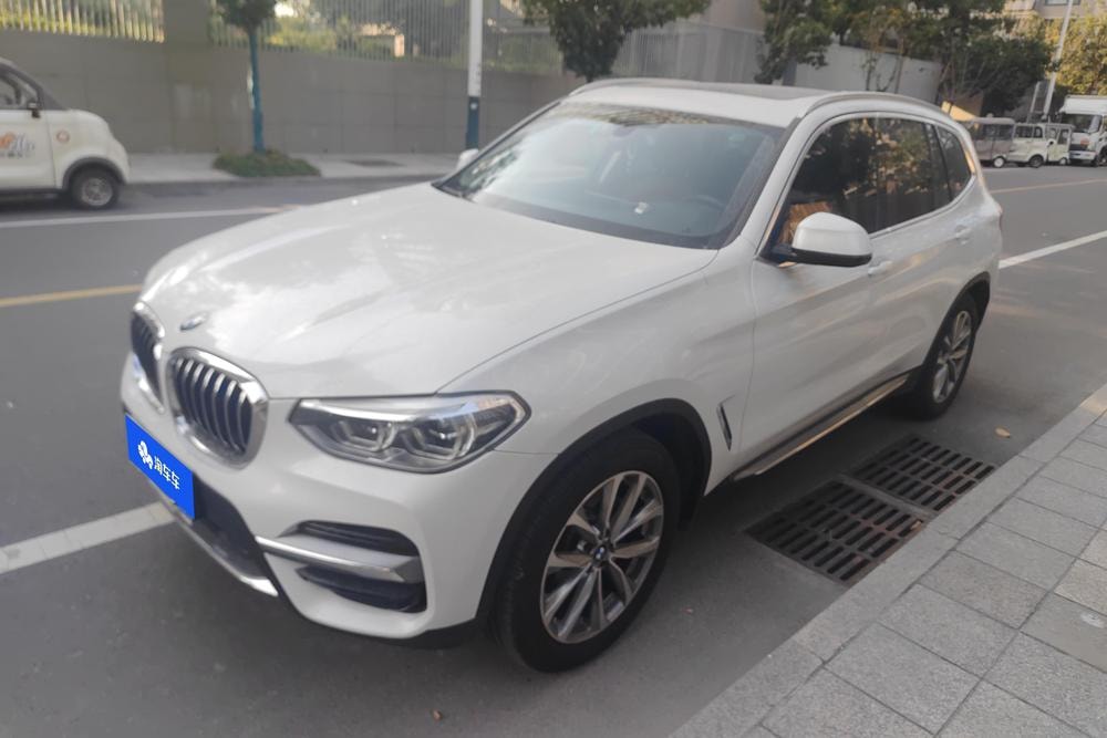 BMW X3 2021 — фото автомобиля 1