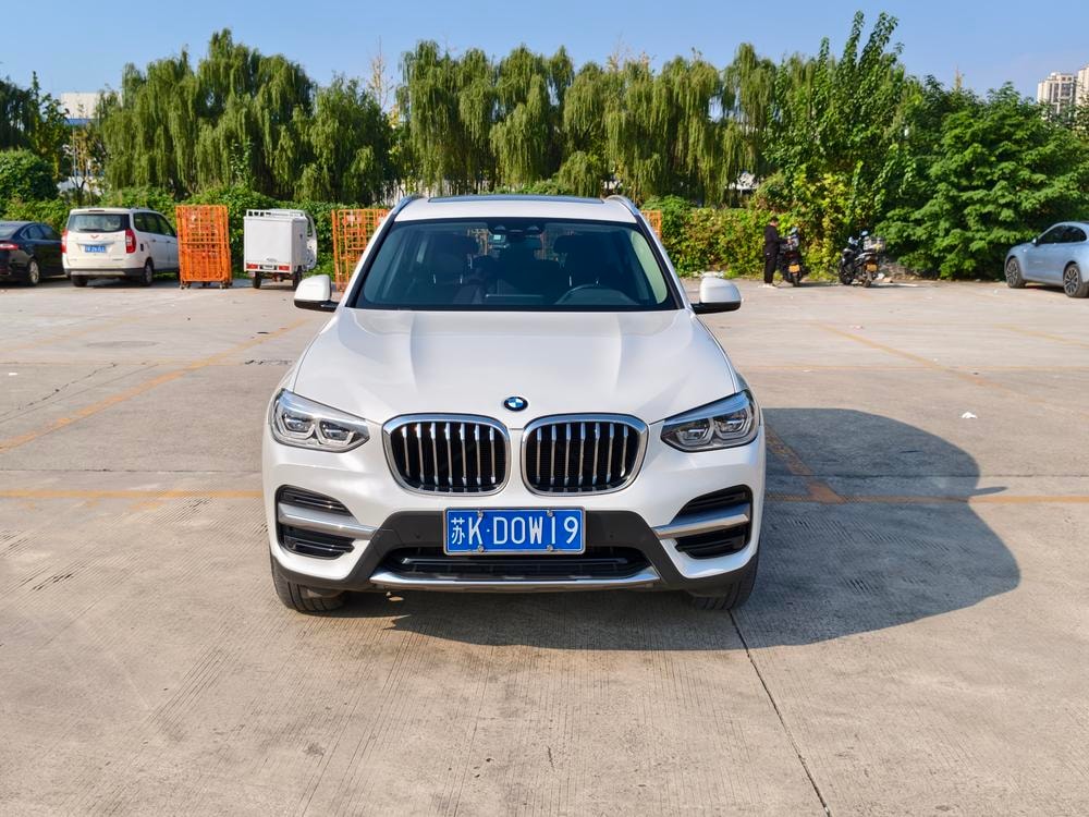 BMW X3 2021 — фото автомобиля 1