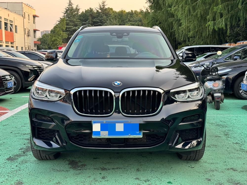 BMW X3 2021 — фото автомобиля 1