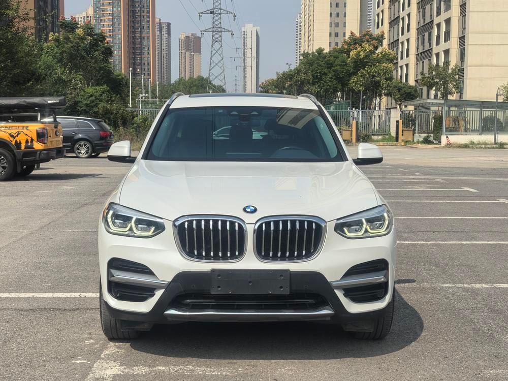 BMW X3 2021 — фото автомобиля