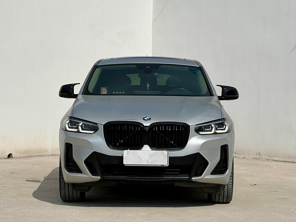 BMW X4 2022 — фото автомобиля 1